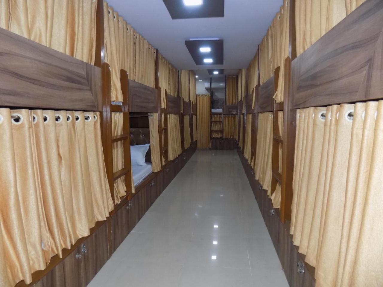 Metro Mumbai (Bombay)