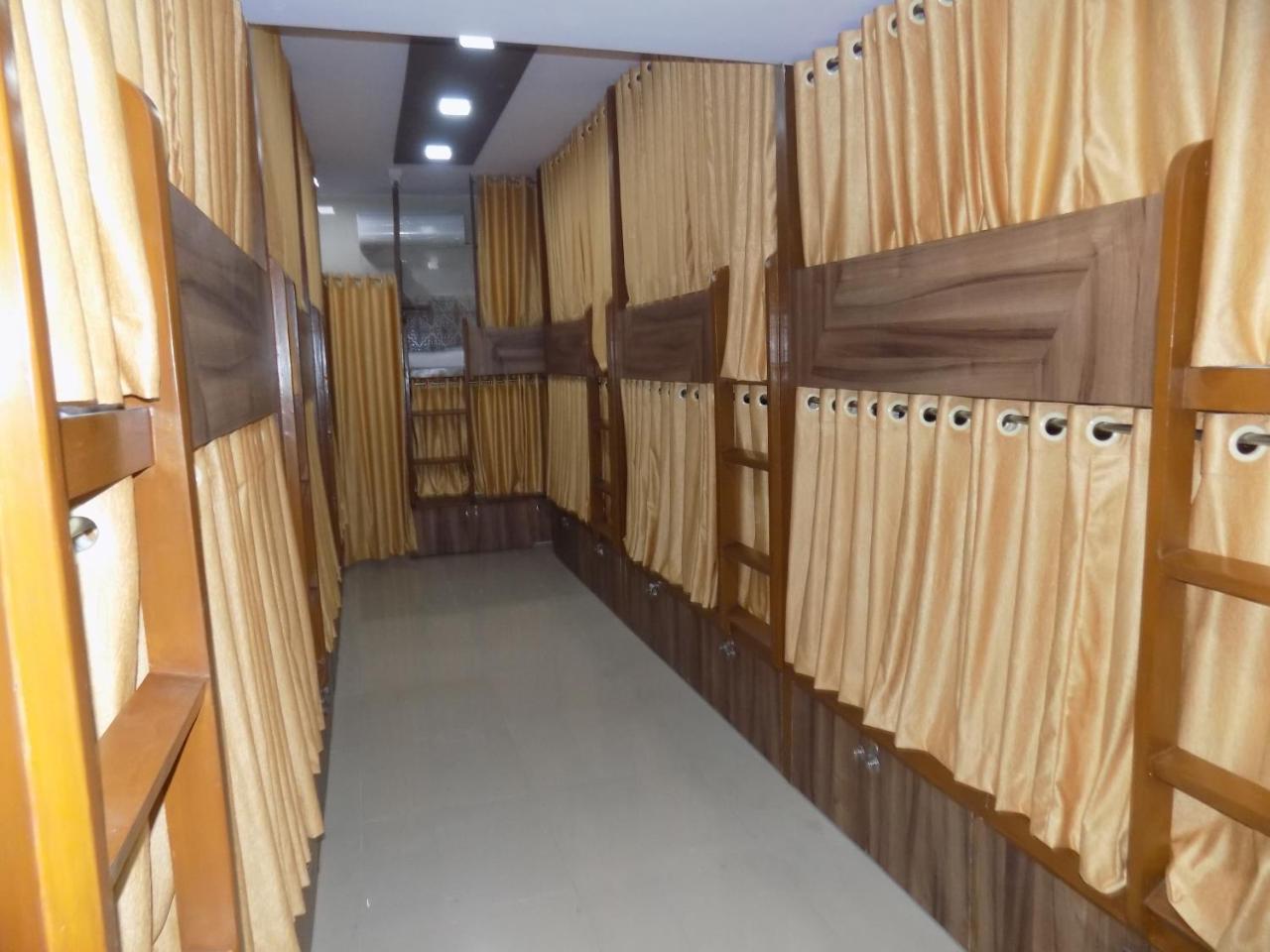 Metro * Mumbai (Bombay)