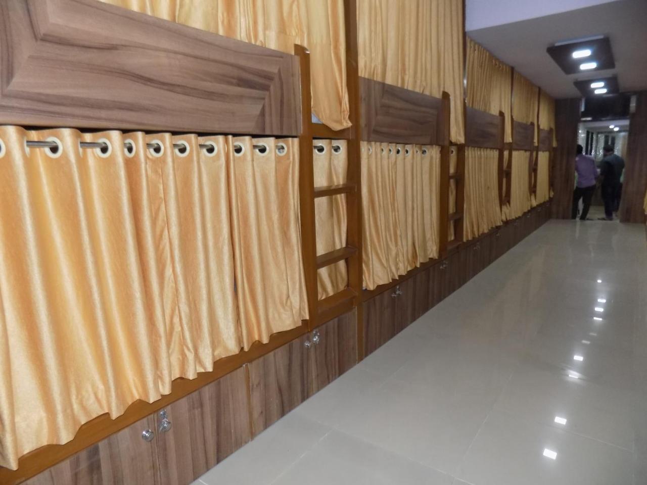 Hostal Metro Bombay